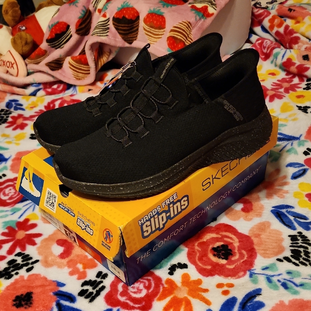 MES New In Box Skechers Slip-Ins